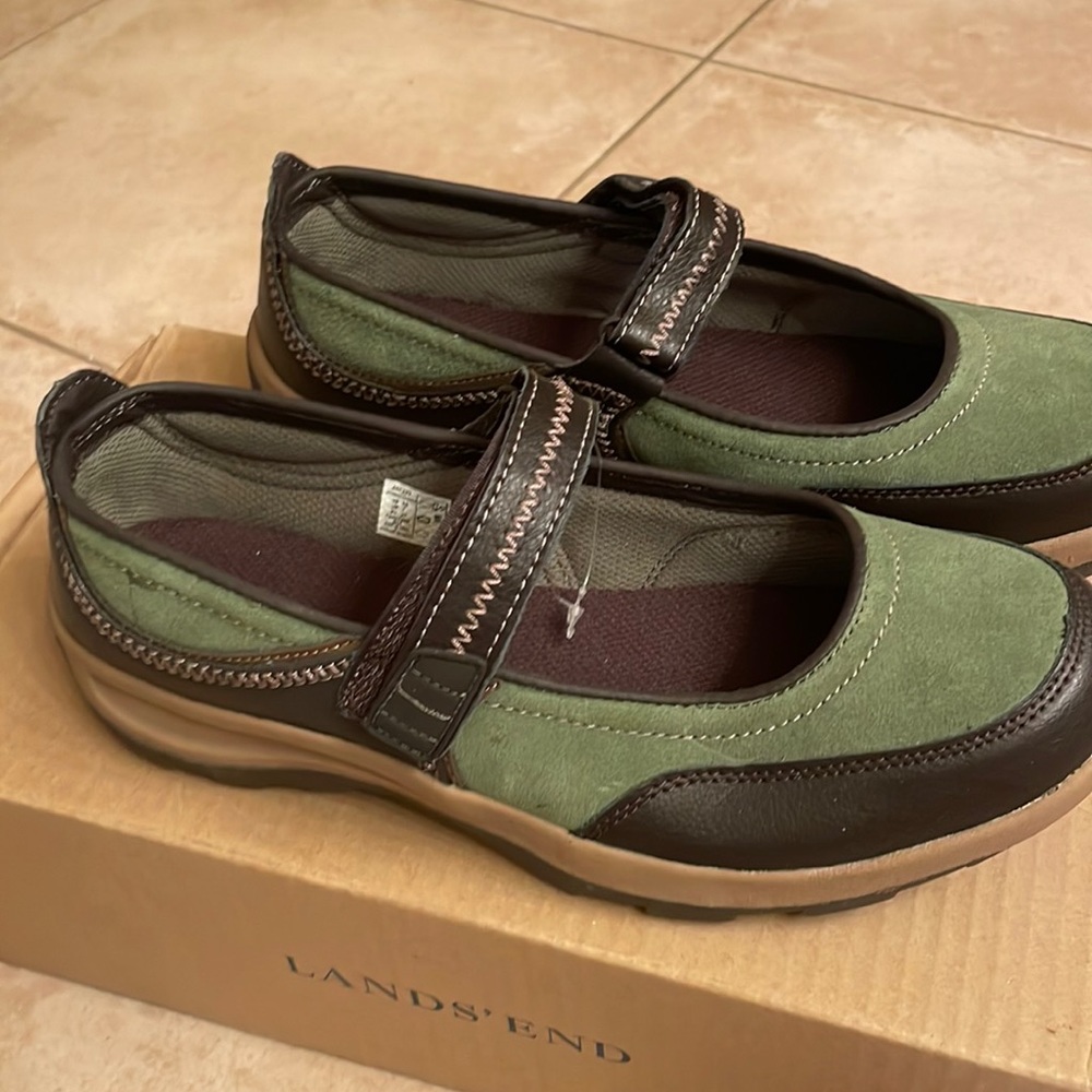 new Lands End Trekker Mary Jane in Cypress green. size 9W, 70% recycled